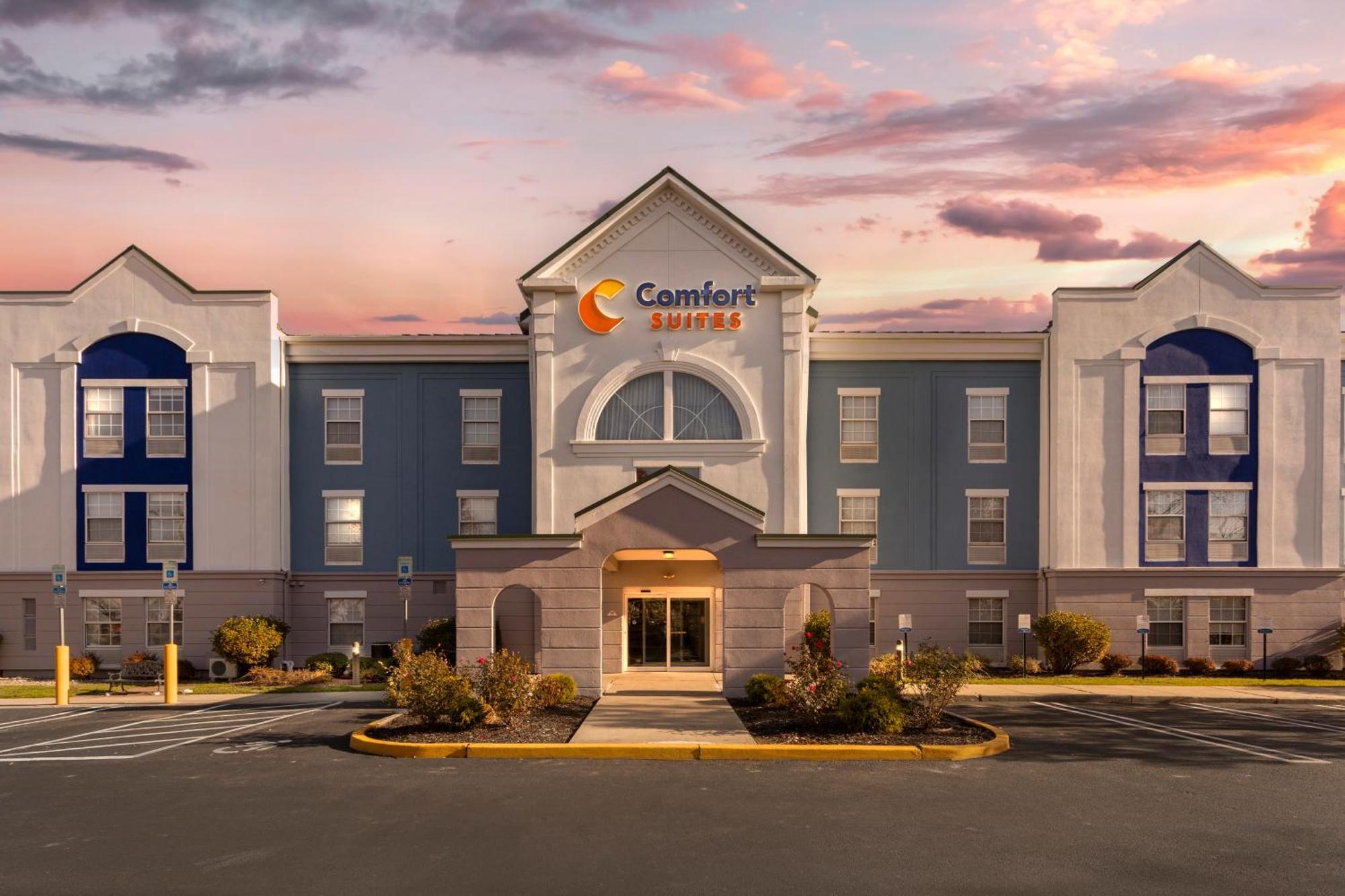 Comfort Suites East Brunswick - South River Exterior photo