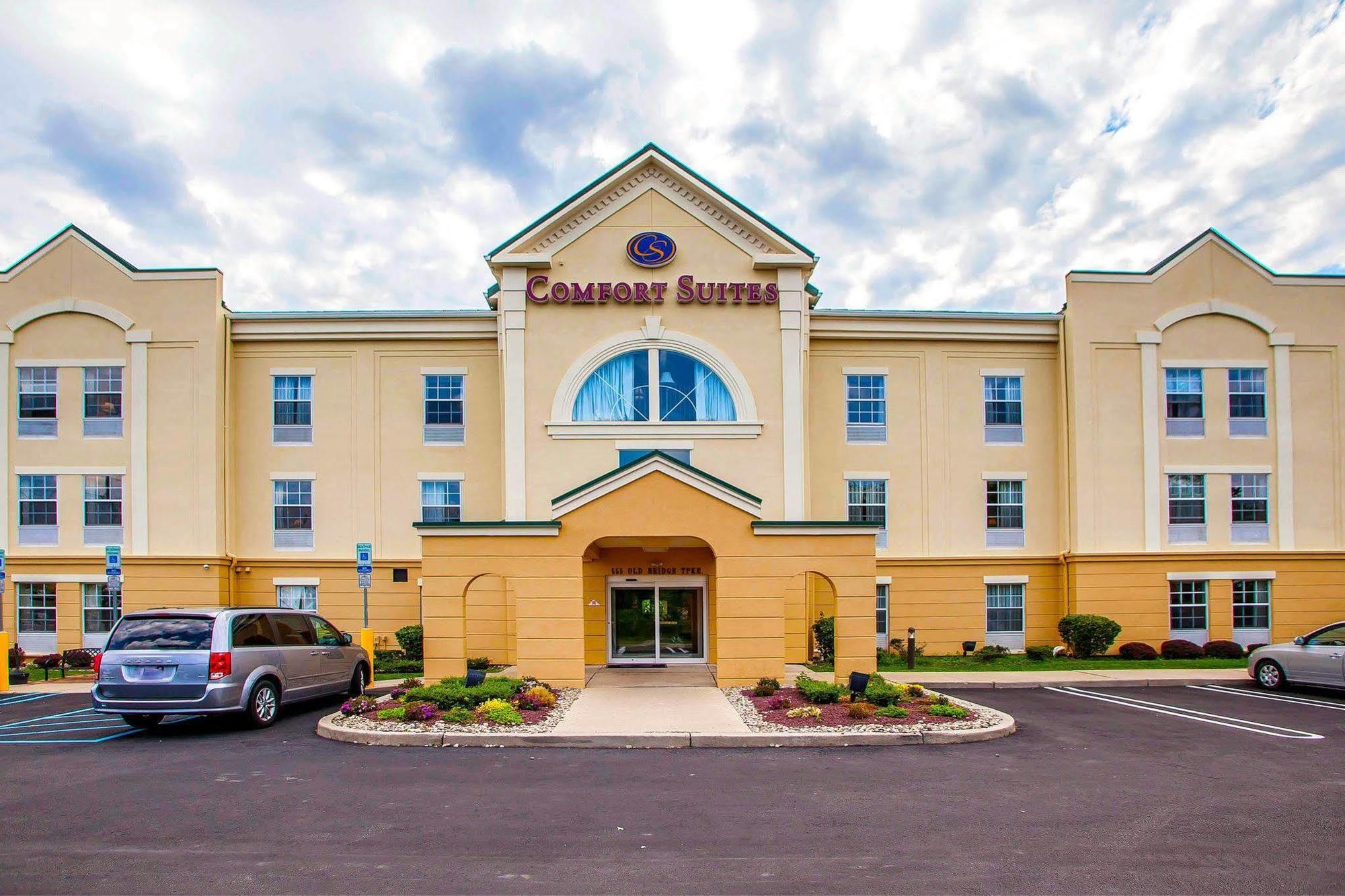 Comfort Suites East Brunswick - South River Exterior photo